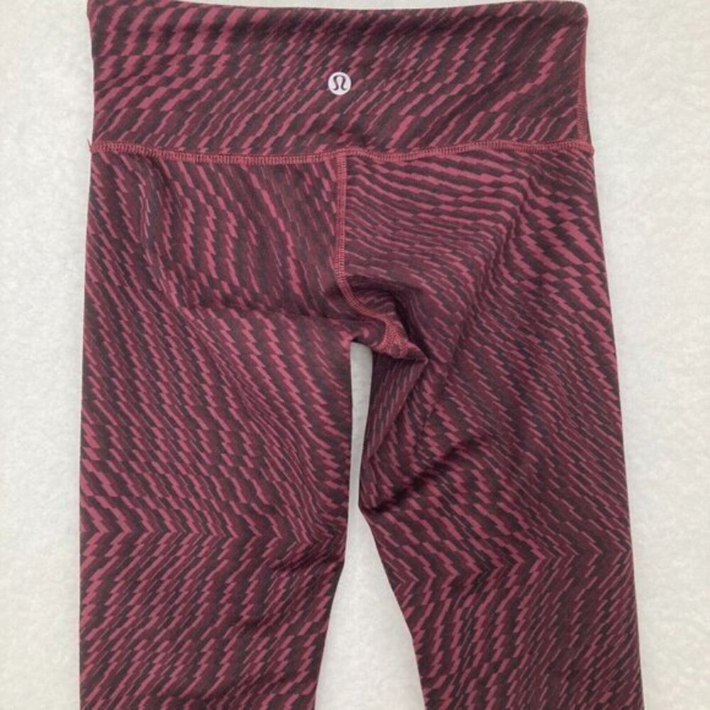 Lululemon Crop Leggings Womens Size 2 Geometric Gym Workout Performance Yoga